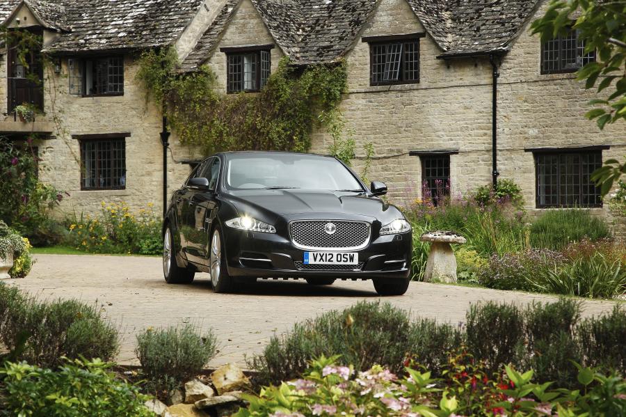  Jaguar XJ 2012 года  (UK) (фото 44 из 121)